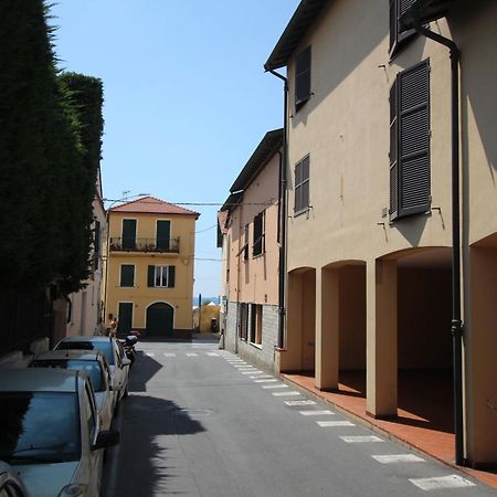 Garibaldi Appartamenti Riva Ligure Eksteriør billede